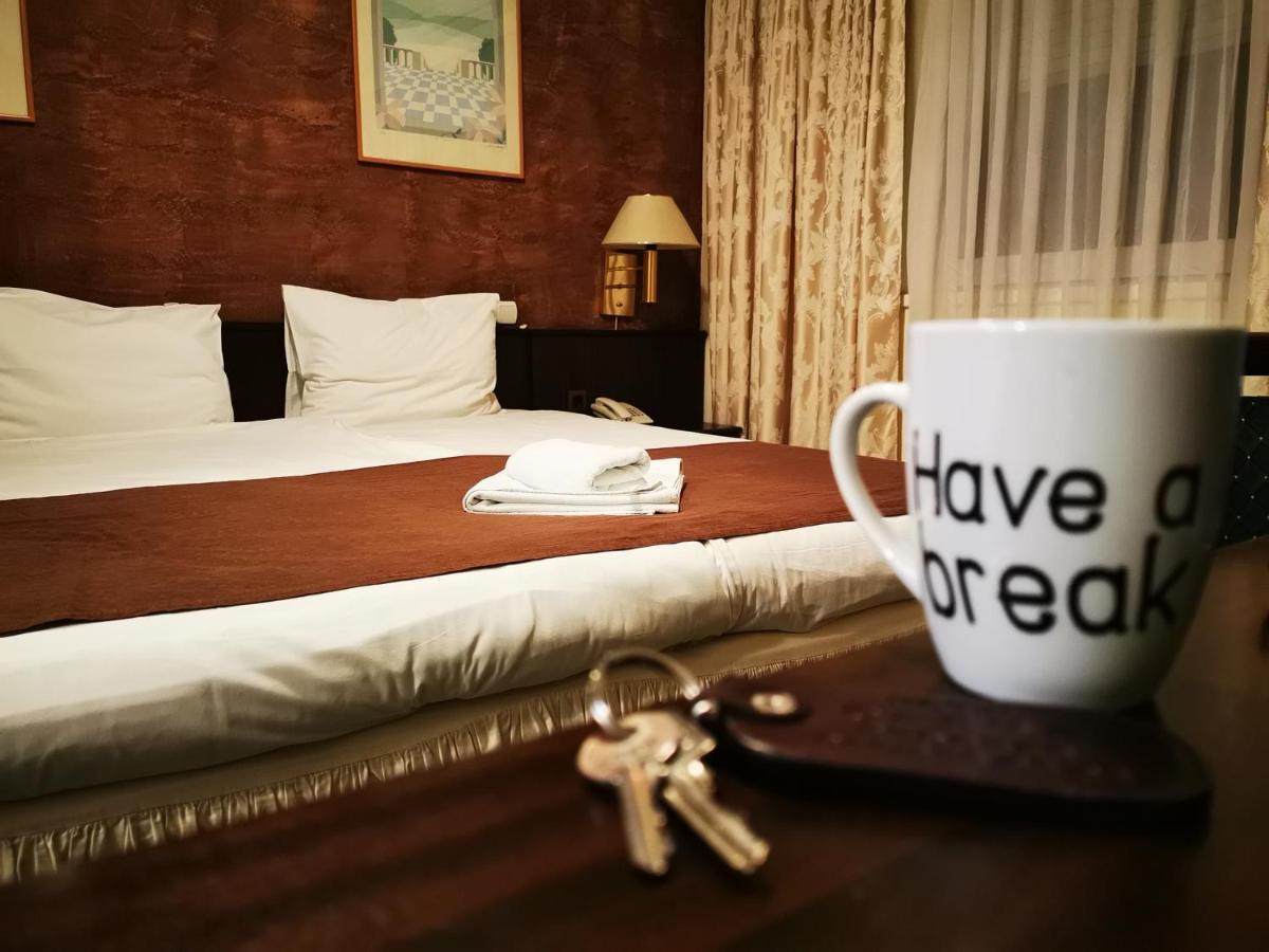Garni Hotel Oasis Belgrád Kültér fotó