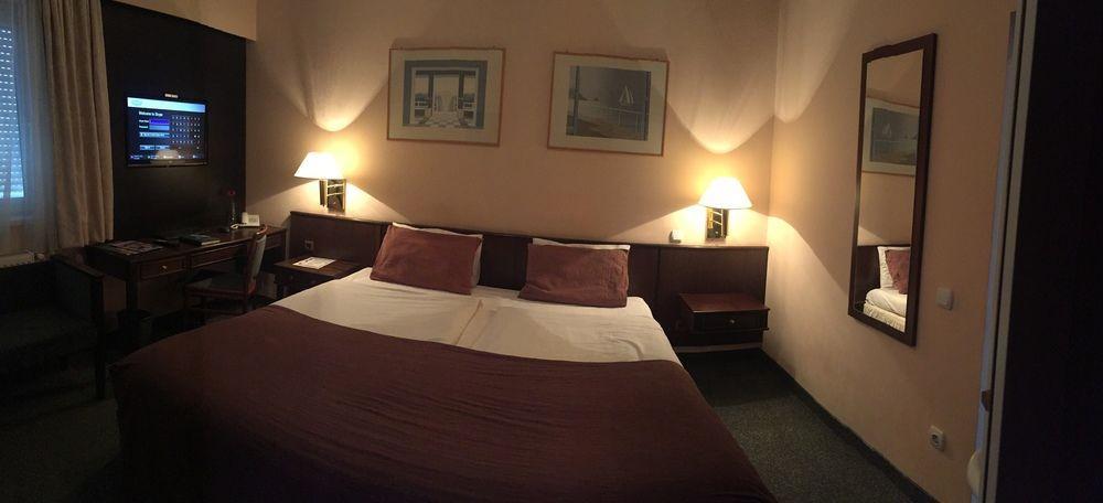 Garni Hotel Oasis Belgrád Kültér fotó