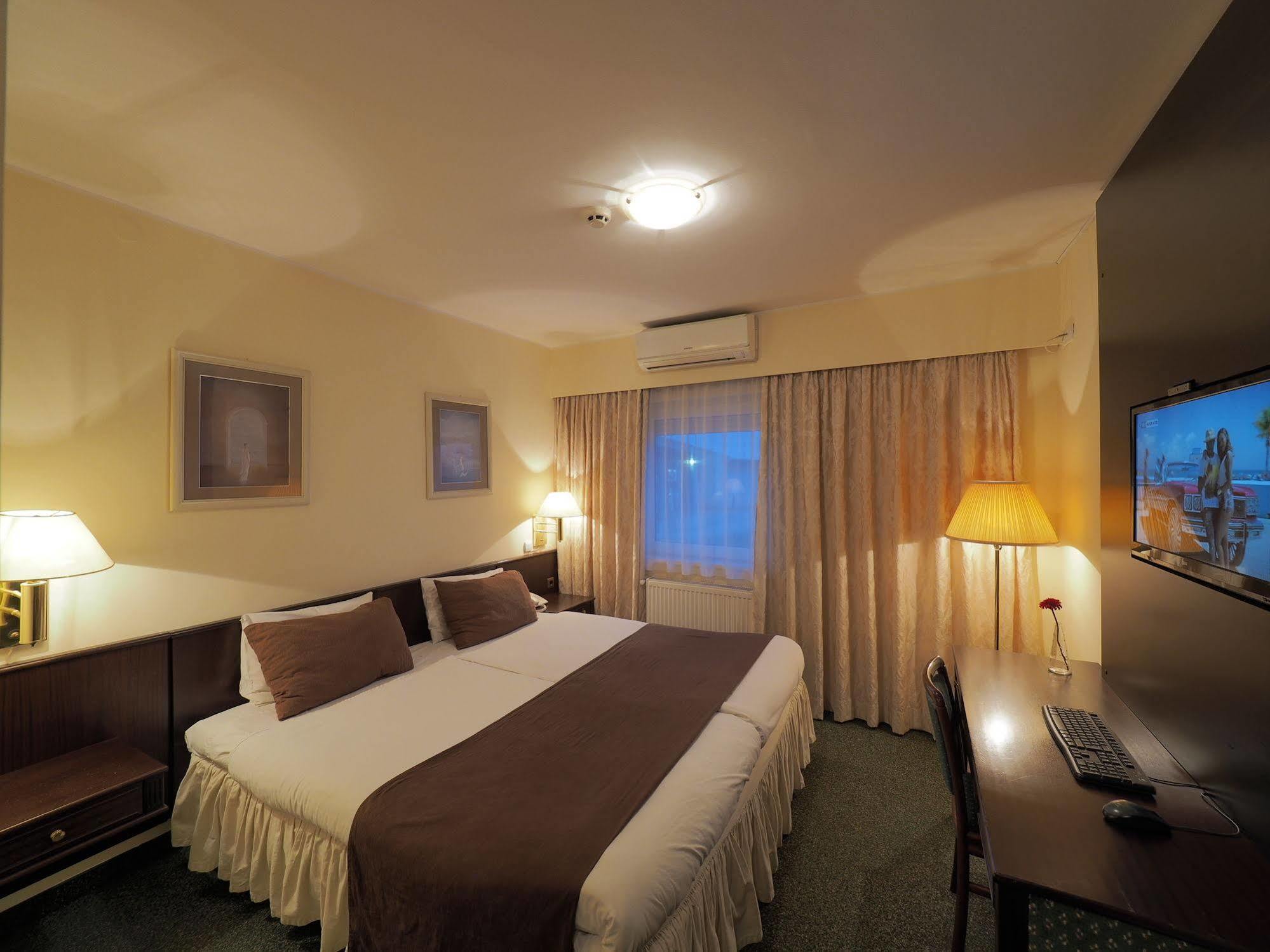 Garni Hotel Oasis Belgrád Kültér fotó